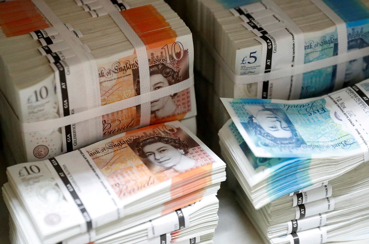 Sterling Holds Steady as Gilt Sell-Off Shows Signs of Easing